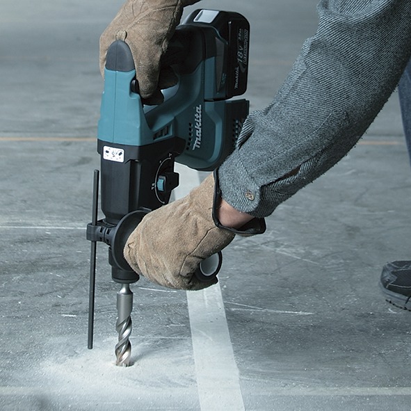 Martillo ligero DHR243Z Makita